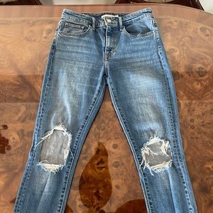 Levi’s high rise skinny size 27